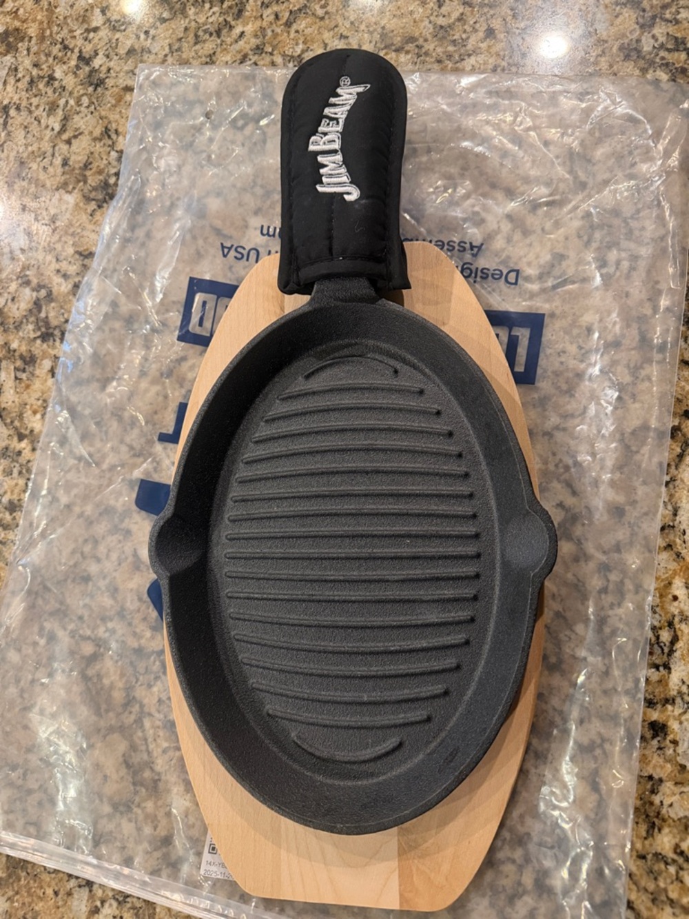 Lodge Cast Iron Oval Grill Pan with Black Handle Cover